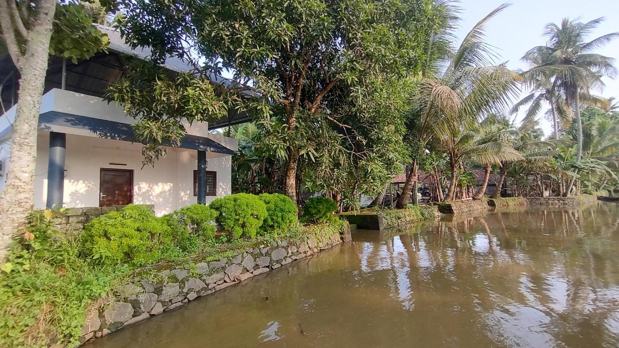 Valentine'S Rice Bowl Home Stay Alappuzha Exteriör bild